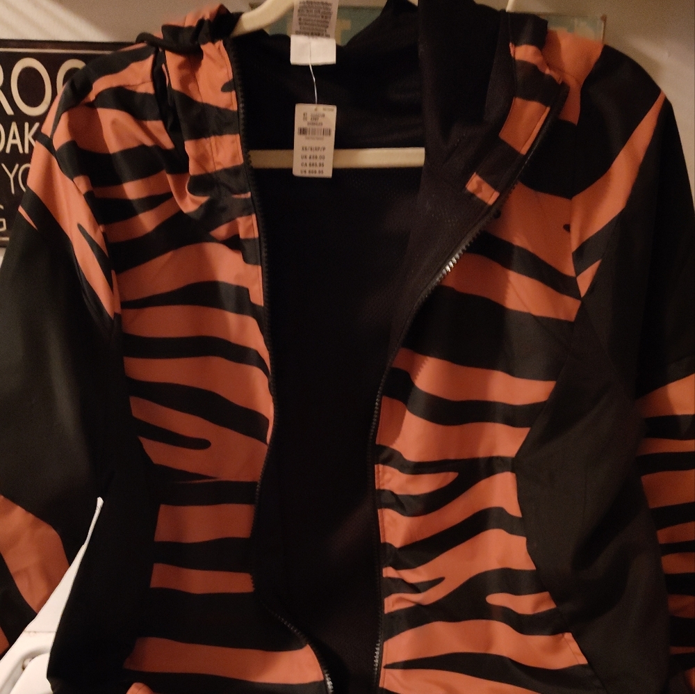 Tiger Windbreaker. XS. Perfect For Early Fall Nights!